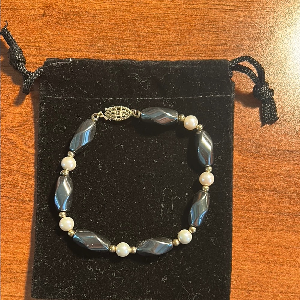 Elegant Black and White Beaded Bracelet